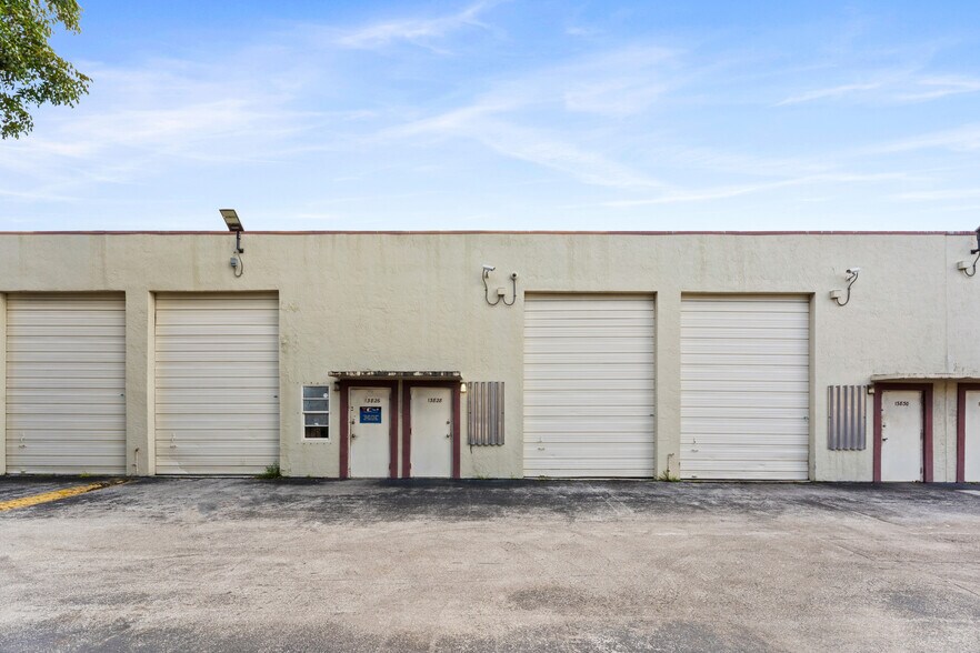 13826-13838 SW 142nd Ave, Miami, FL à vendre - Photo de l’immeuble – Image 3 sur 13