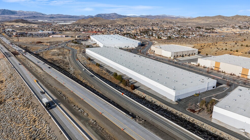 900 N Hills Blvd, Reno, NV à louer - Photo de l’immeuble – Image 3 sur 30