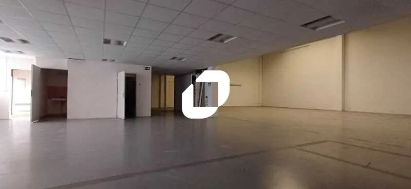 Local d’activités dans Poissy à louer - Photo de l’immeuble – Image 3 sur 5