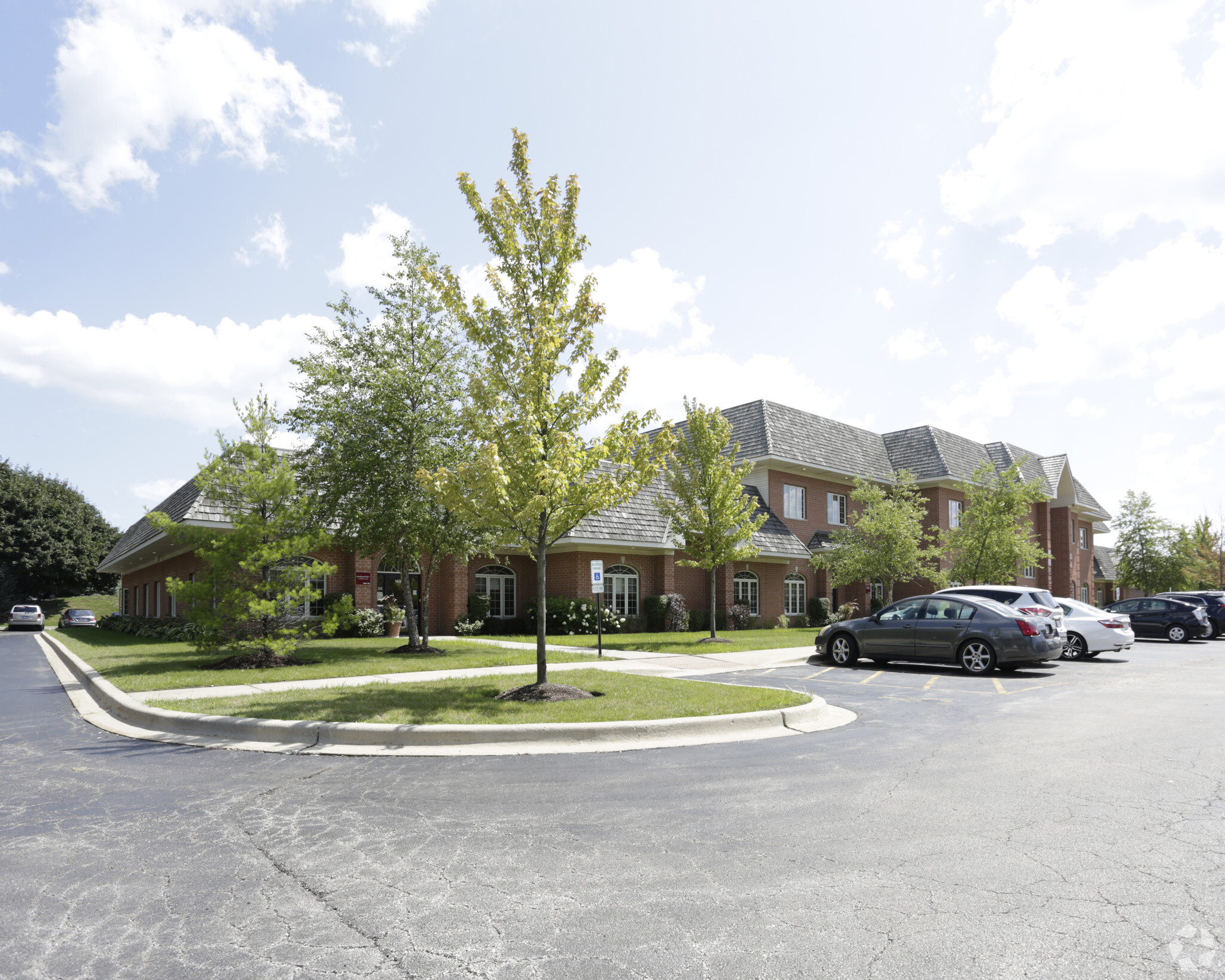 1870 W Winchester Rd, Libertyville, IL à louer Photo de l’immeuble– Image 1 sur 17