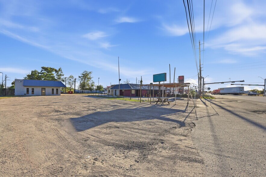 17422 Beaumont Hwy, Houston, TX à vendre - Photo de l’immeuble – Image 3 sur 15