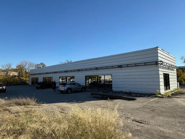 Plus de détails pour Local commercial à louer