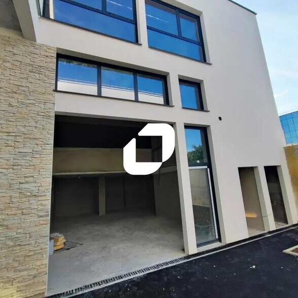 Local d’activités dans Bry-sur-Marne à louer - Photo de l’immeuble – Image 3 sur 10