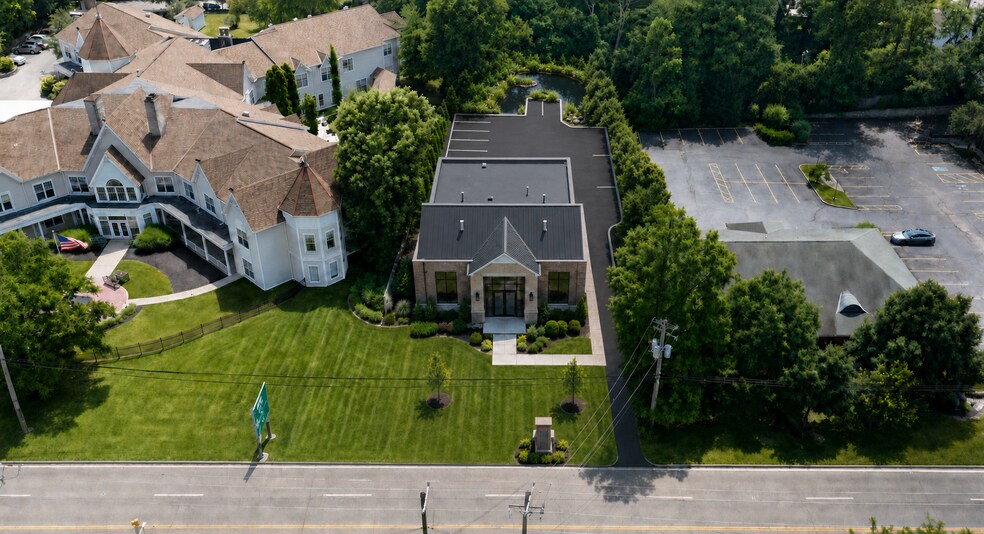 9056 Montgomery Rd, Cincinnati, OH à vendre - Photo de l’immeuble – Image 2 sur 8