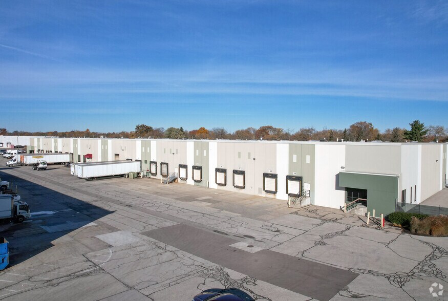 9222-9228 E 33rd St, Indianapolis, IN à louer - Photo de l’immeuble – Image 2 sur 3