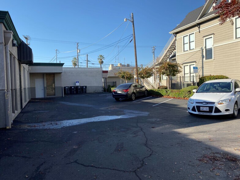 1321 I St, Modesto, CA à louer - Photo de l’immeuble – Image 3 sur 9