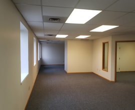 10783-10785 180th St NW, Edmonton, AB à louer Photo intérieure– Image 2 sur 3