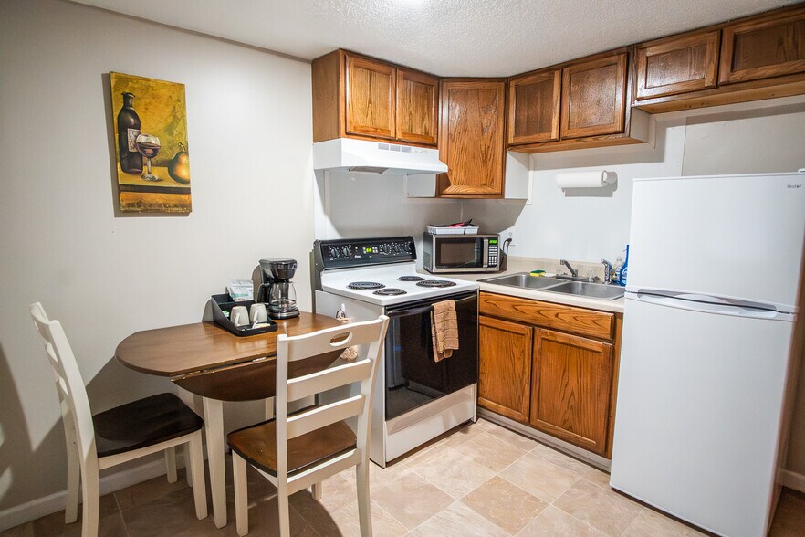 705 W Race St & Lakeshore Drive portefeuille de 2 biens à vendre sur LoopNet.fr - Photo de l’immeuble – Image 2 sur 41