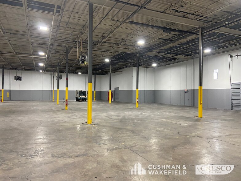 210 Sheldon Rd, Berea, OH à louer - Photo de l’immeuble – Image 3 sur 5