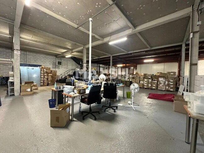 Plus de détails pour Bureau, Local d'activités à louer