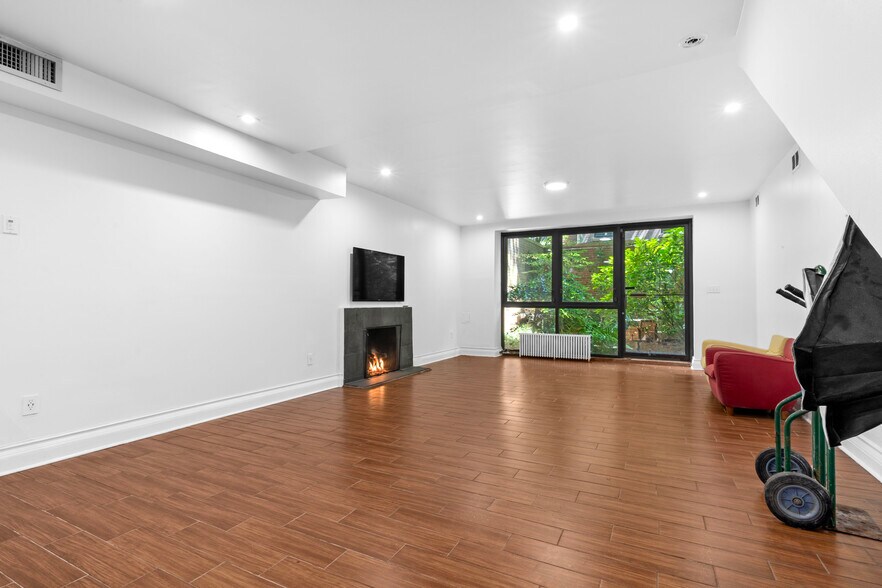 33 W Ninth St, New York, NY à vendre - Photo de l’immeuble – Image 3 sur 29