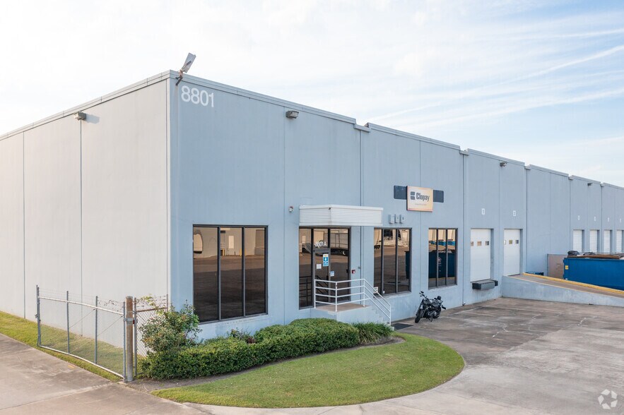 8801 Wallisville Rd, Houston, TX à louer - Photo de l’immeuble – Image 2 sur 13