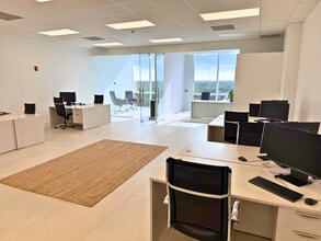 20200 W Dixie Hwy, Aventura, FL à louer Photo intérieure– Image 2 sur 37