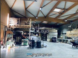 Plus de détails pour Local d'activités à louer