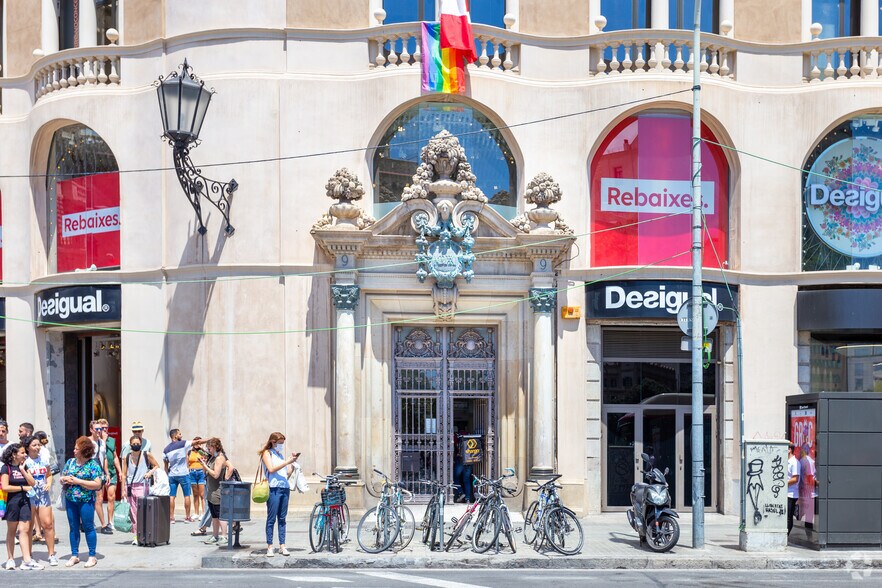 Espace de coworking dans Plaça de Catalunya, 9, Barcelone à louer - Photo de l’immeuble – Image 2 sur 5