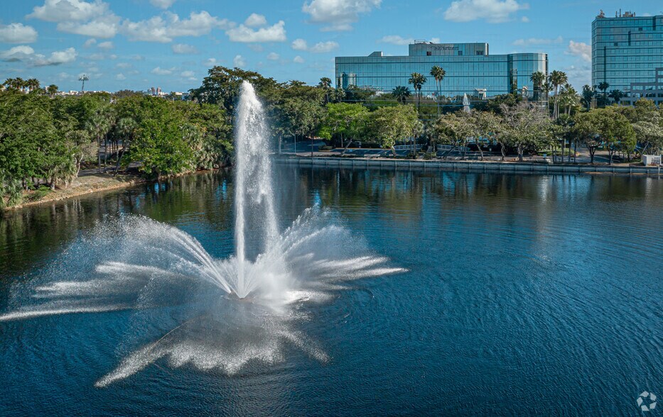 600 Corporate Dr, Fort Lauderdale, FL à louer - Photo de l’immeuble – Image 3 sur 17