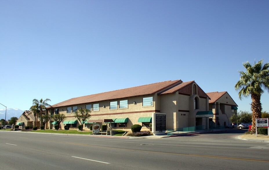 81880 Dr Carreon Blvd, Indio, CA à louer - Photo de l’immeuble – Image 1 sur 20