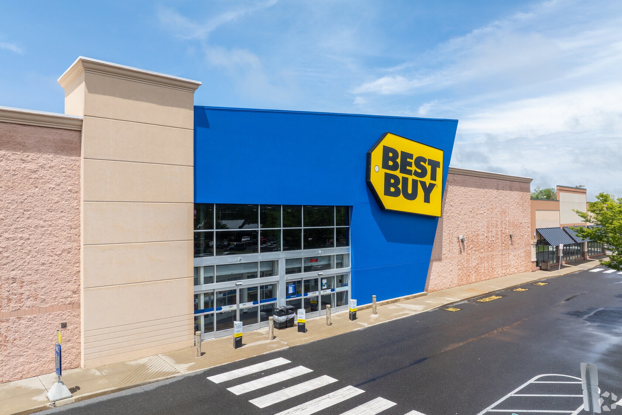 640 N West End Blvd, Quakertown, PA à louer Photo principale– Image 1 sur 9