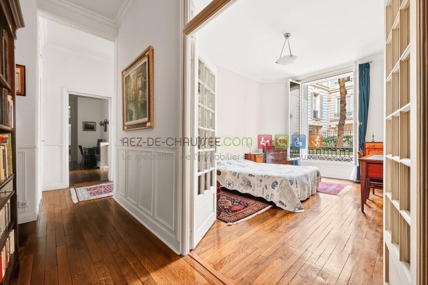 Immeuble residentiel dans Paris à vendre - Photo de l’immeuble – Image 3 sur 11