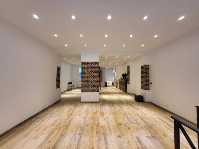 Plus de détails pour Local commercial à vendre