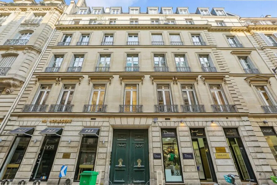 112-114 Rue La Boétie, Paris à louer - Photo de l’immeuble – Image 1 sur 8