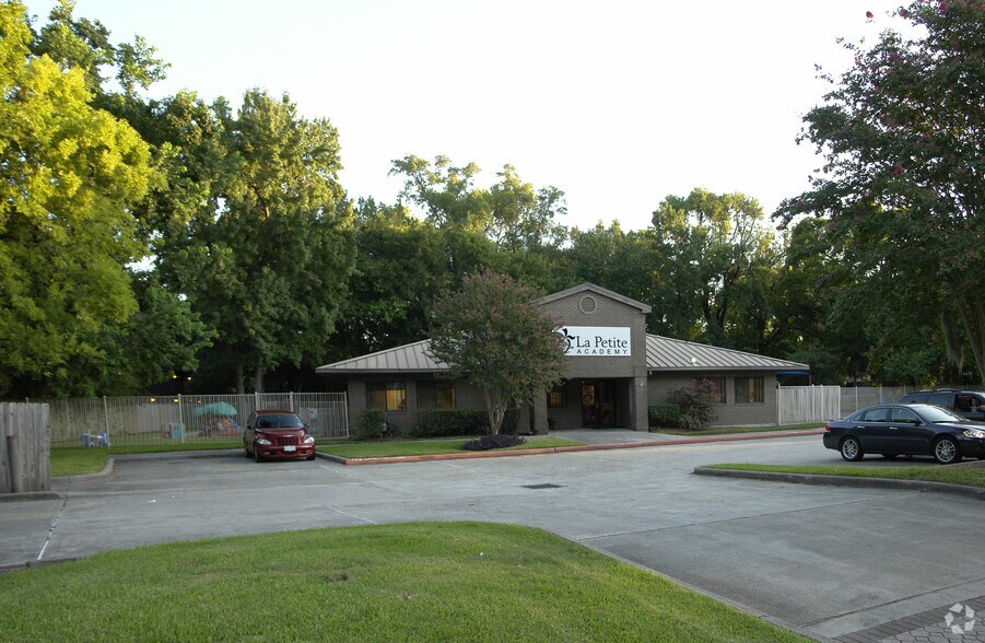 225 Benmar Dr, Houston, TX à louer - Photo principale – Image 1 sur 36