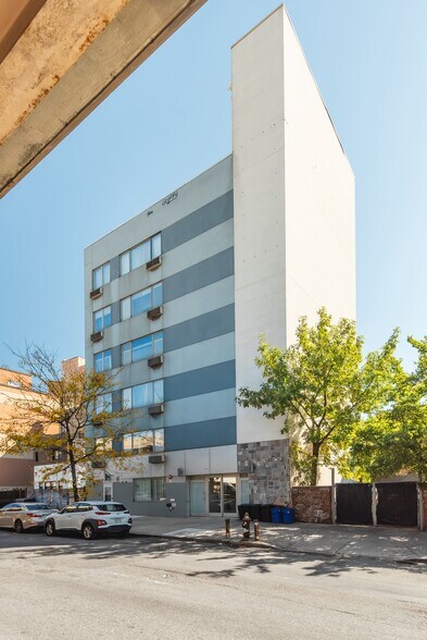 518 Meeker Ave, Brooklyn, NY à vendre - Photo de l’immeuble – Image 2 sur 30