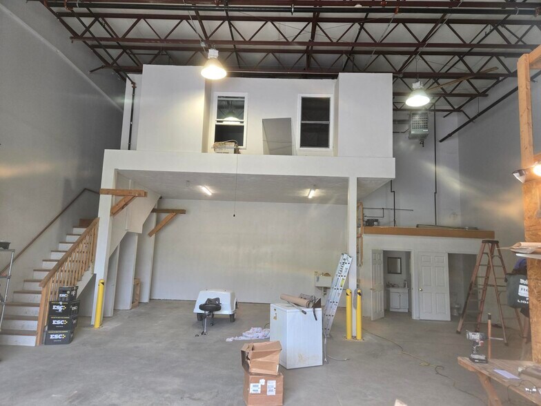 282 Central St, Hudson, MA à louer - Photo de l’immeuble – Image 3 sur 27