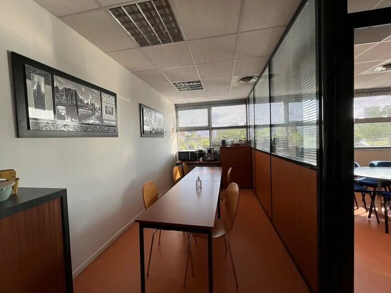 Bureau dans Beauvais à vendre - Photo de l’immeuble – Image 2 sur 12