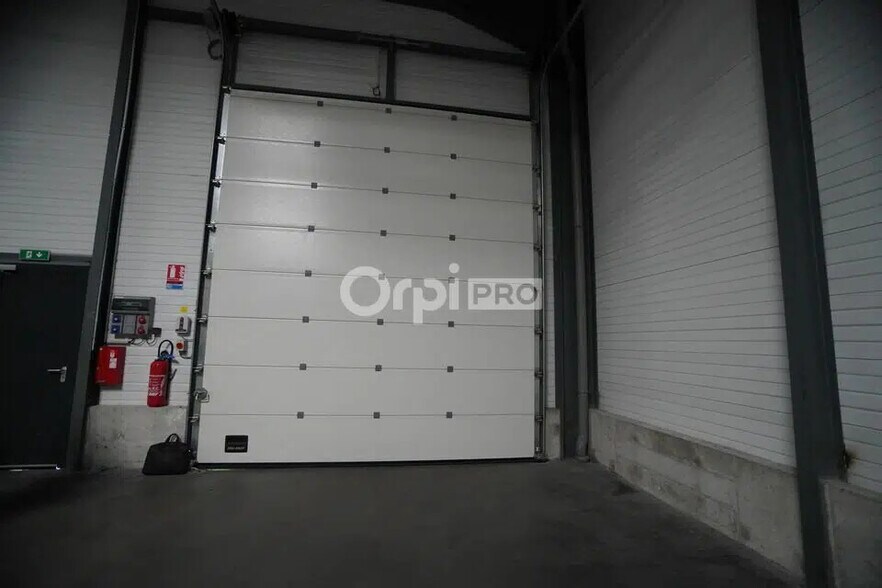 Local d’activités dans Beaune à louer - Photo de l’immeuble – Image 2 sur 4