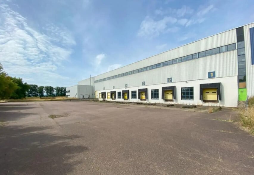 Industriel/Logistique dans Varennes-le-Grand à louer - Photo de l’immeuble – Image 3 sur 16