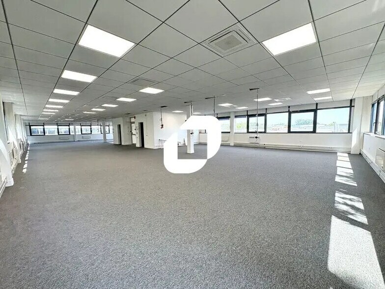 4 Rue René Razel, Saclay à louer - Photo de l’immeuble – Image 2 sur 10