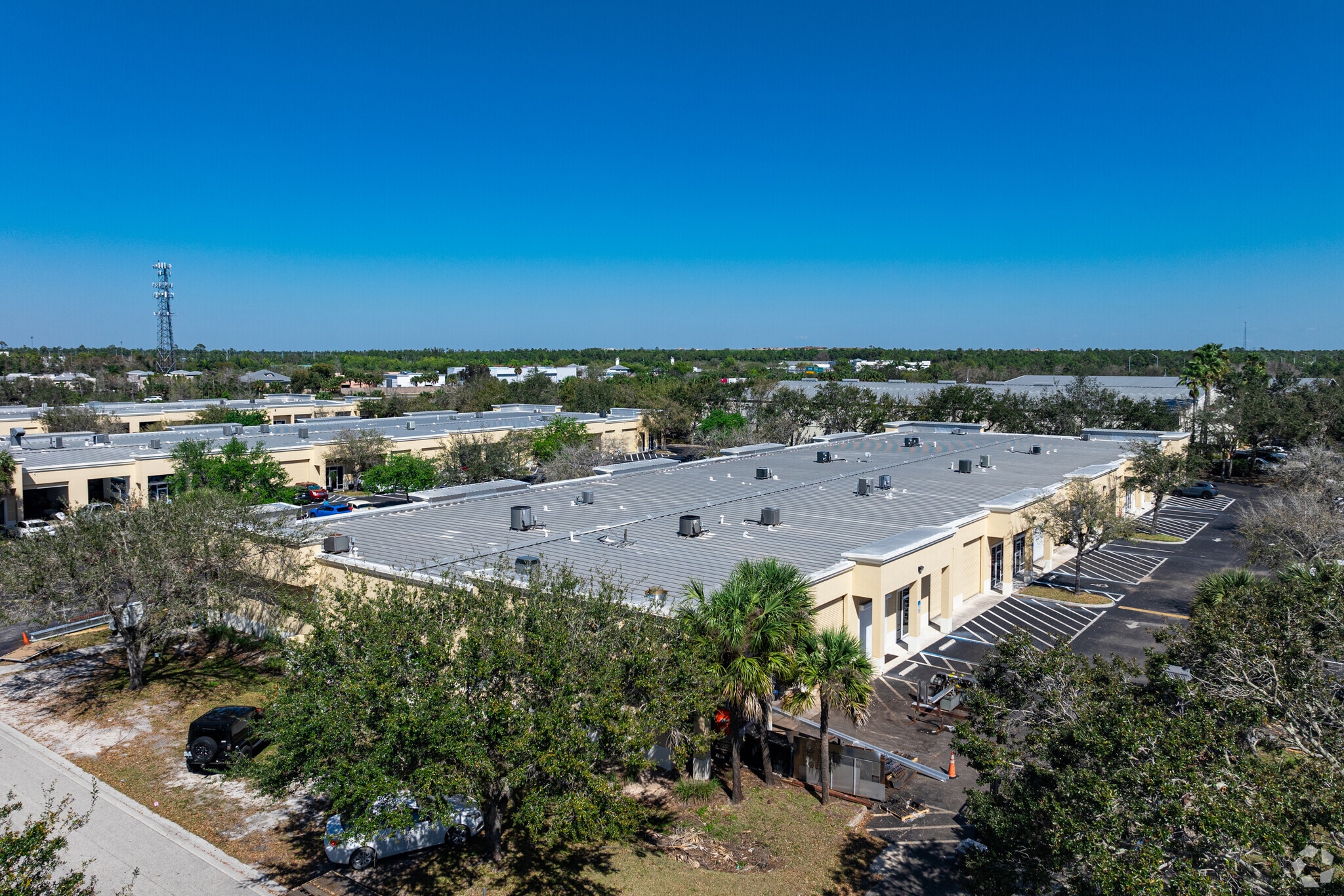 3888 Mannix Dr, Naples, FL à louer Photo principale– Image 1 sur 42