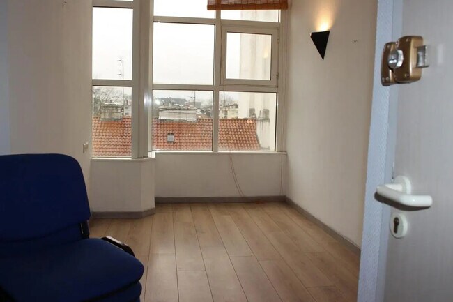 Plus de détails pour Local d’activités à vendre