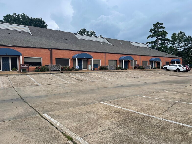 405 Briarwood Dr, Jackson, MS à louer - Photo de l’immeuble – Image 3 sur 9