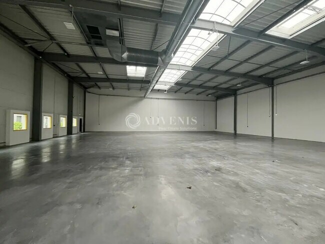 Plus de détails pour Local d'activités à louer