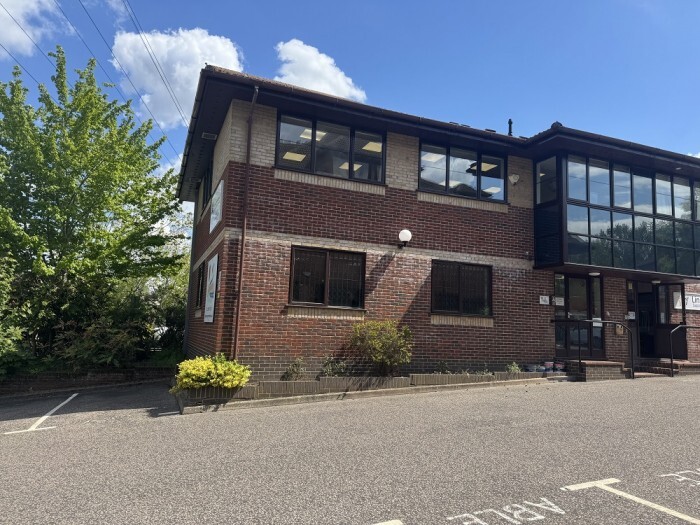 Oaklands Park, Wokingham à vendre - Photo de l’immeuble – Image 1 sur 3