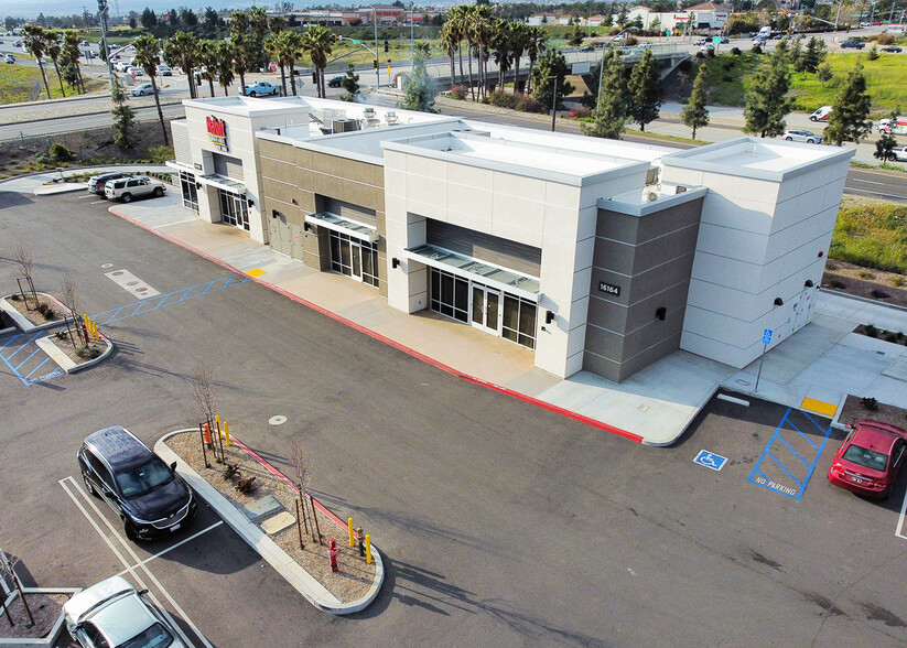 16164 S Highland Ave, Fontana, CA à louer - Photo de l’immeuble – Image 1 sur 5