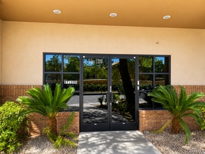 6787 W Tropicana Ave, Las Vegas, NV à louer Photo de l’immeuble– Image 1 sur 7