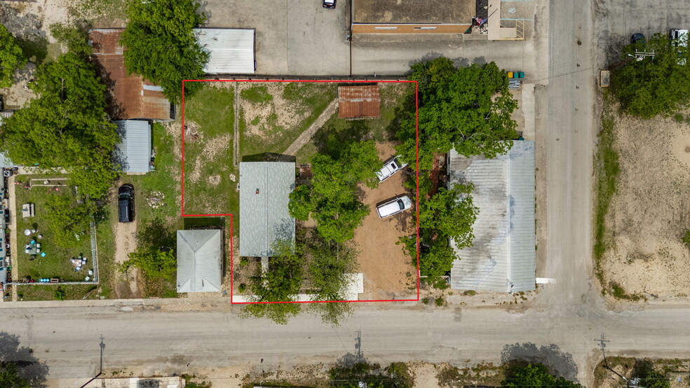 1205 Lorenzo St, Castroville, TX à vendre - Photo principale – Image 1 sur 22