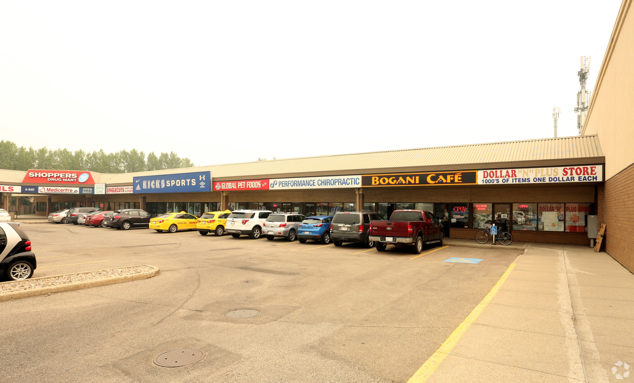 2021-2037 111 St NW, Edmonton, AB à louer Photo principale– Image 1 sur 3