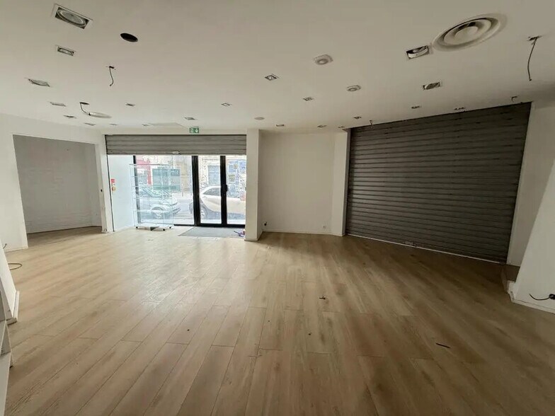 Local commercial dans Paris à louer - Photo de l’immeuble – Image 1 sur 6