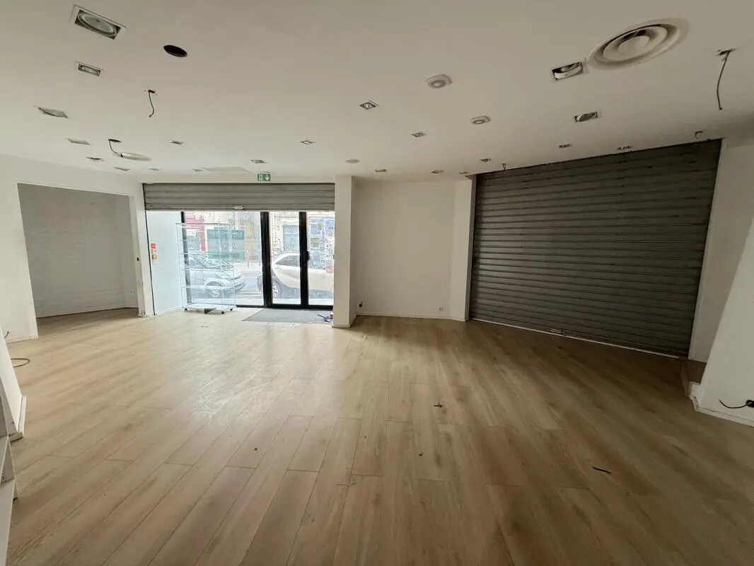 Local commercial dans Paris à louer Photo de l’immeuble– Image 1 sur 7