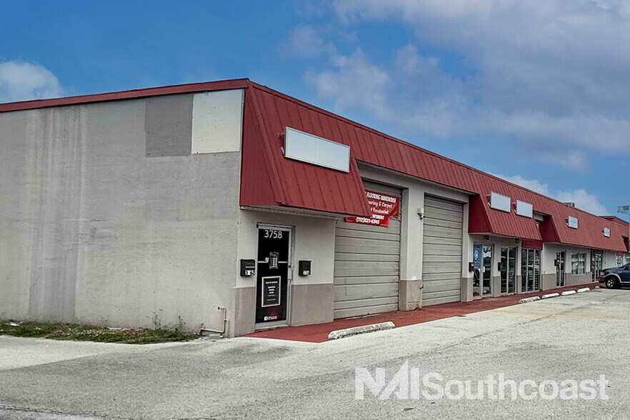 3700-3758 SE Dixie Hwy, Stuart, FL à louer - Photo de l’immeuble – Image 3 sur 6