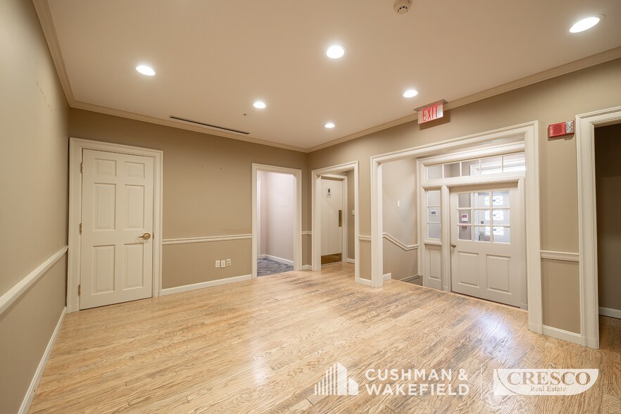 4420 Sherwin Rd, Willoughby, OH à louer - Photo de l’immeuble – Image 2 sur 20