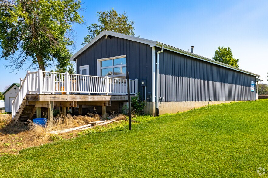 124 S 4th Ave, Dedham, IA à vendre - Photo de l’immeuble – Image 3 sur 3