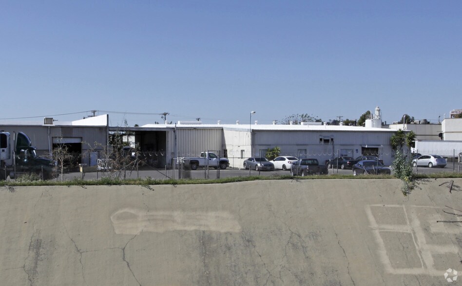 414 N Hale Ave, Escondido, CA à vendre - Photo de l’immeuble – Image 2 sur 2