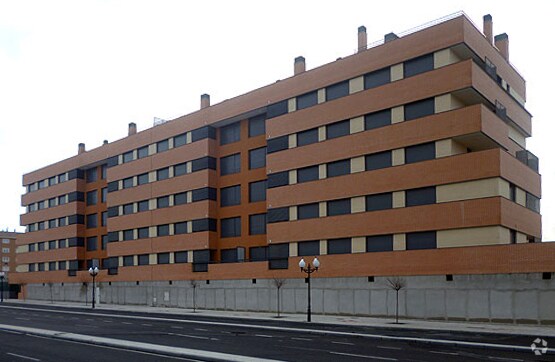 Local commercial dans Ávila, Ávila à louer - Photo principale – Image 1 sur 3