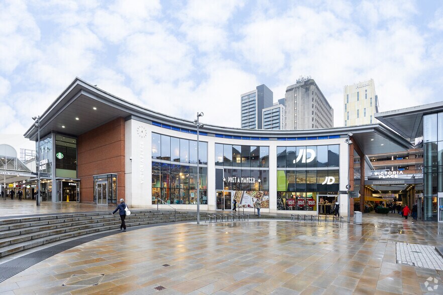 43 Wolsey Walk, Woking à louer - Photo de l’immeuble – Image 2 sur 5