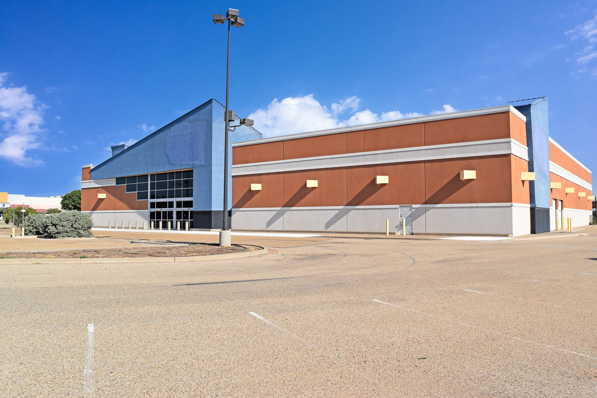 5916 W Loop 289, Lubbock, TX à louer Photo de l’immeuble– Image 1 sur 13